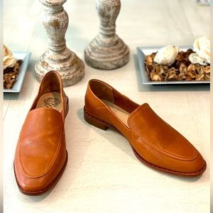 Vince Camuto Like New size 8.5M Camel Loafers